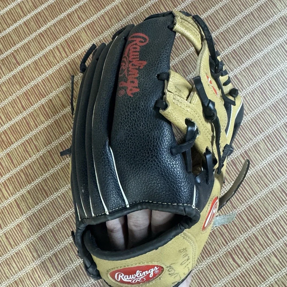 Rawlings WPL115BCW 11 1/2 Inch Players Series Right Hand Throw